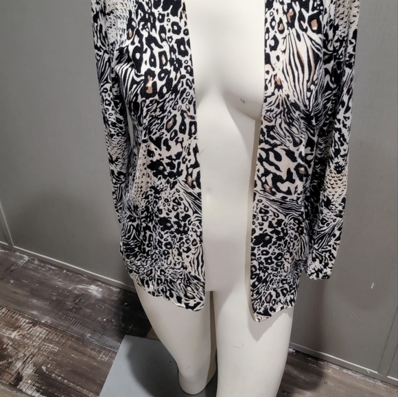 Chicos open face cardigan cheetah 🐆 - Picture 2 of 6